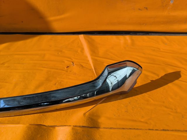 bontott TOYOTA HILUX IV Motorháztető Díszléc Első