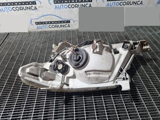 bontott TOYOTA HILUX Jobb Fényszóró