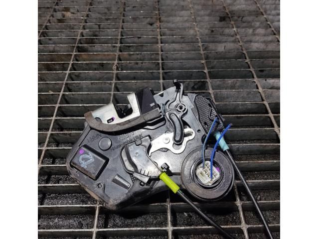 bontott TOYOTA HILUX Jobb hátsó Ajtózár