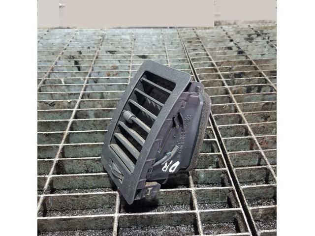 bontott TOYOTA HILUX Jobb Szellőző