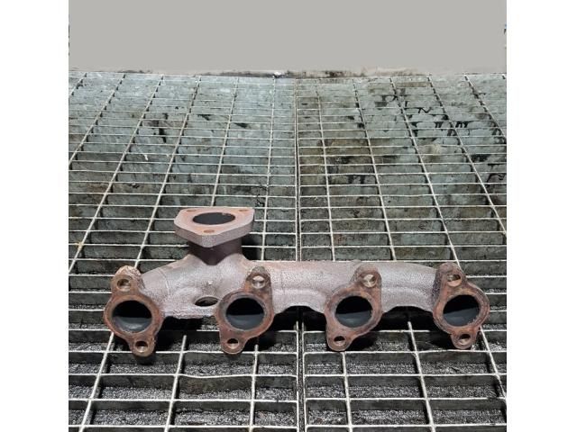 bontott TOYOTA HILUX Kipufogó Közösítő