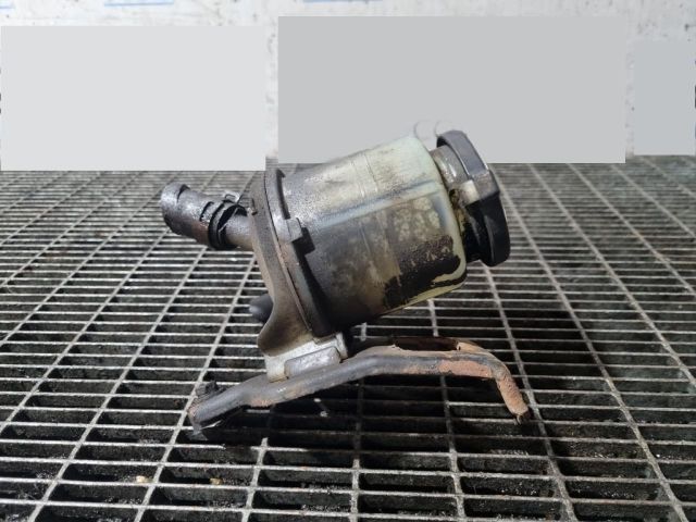 bontott TOYOTA HILUX Szervóolaj Tartály