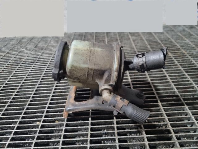 bontott TOYOTA HILUX Szervóolaj Tartály