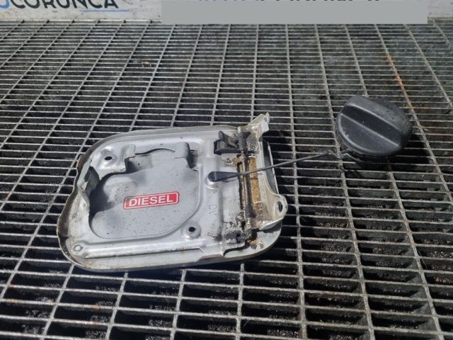 bontott TOYOTA HILUX Tankajtó