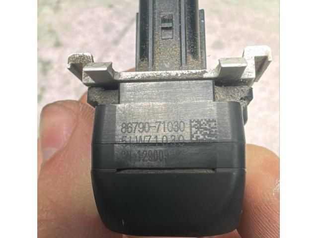 bontott TOYOTA HILUX Tolatókamera