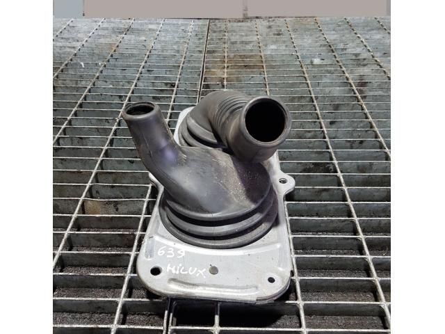 bontott TOYOTA HILUX Váltószoknya