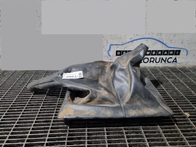 bontott TOYOTA HILUX Váltószoknya