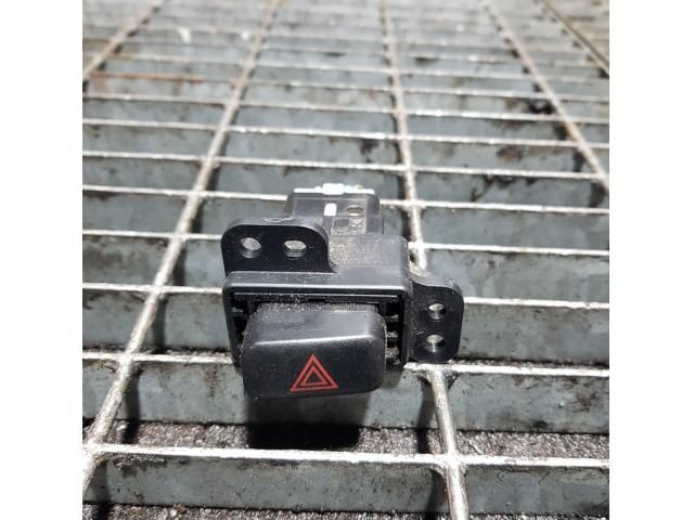 bontott TOYOTA HILUX Vészvillogó Kapcsoló