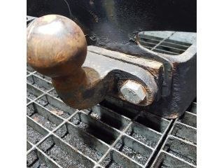 bontott TOYOTA HILUX Vonóhorog