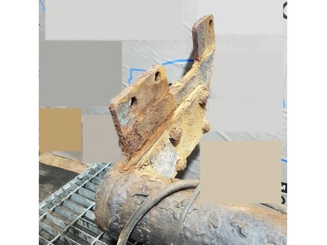 bontott TOYOTA HILUX Vonóhorog