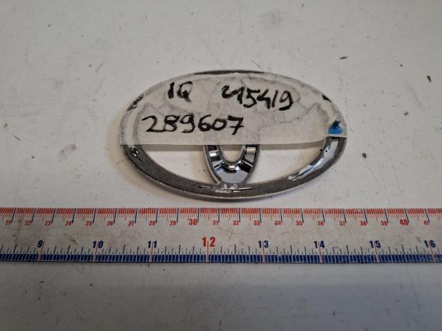 bontott TOYOTA IQ Hátsó Embléma