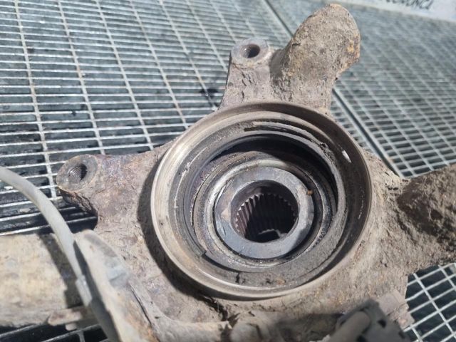 bontott TOYOTA LAND CRUISER Jobb első Csonkállvány