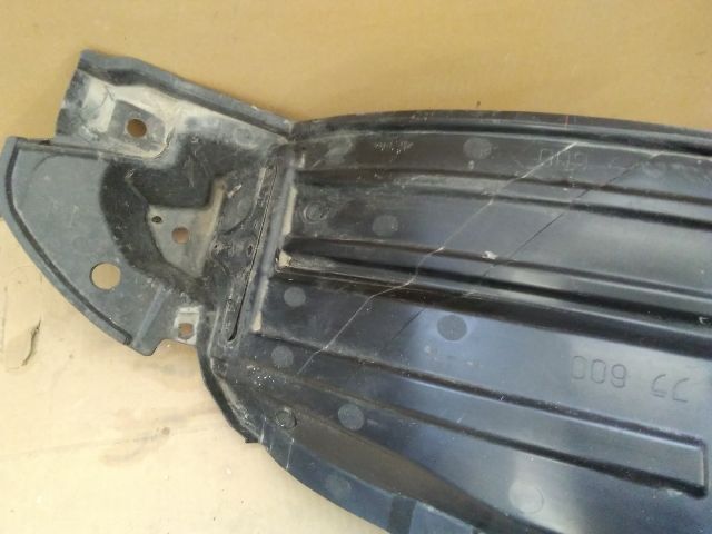 bontott TOYOTA LAND CRUISER Bal első Dobbetét (Kerékjárati, Műanyag)