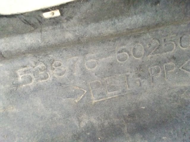 bontott TOYOTA LAND CRUISER Bal első Dobbetét (Kerékjárati, Műanyag)