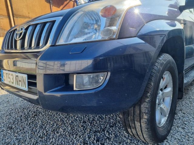 bontott TOYOTA LAND CRUISER Első Lökhárító (Üresen)