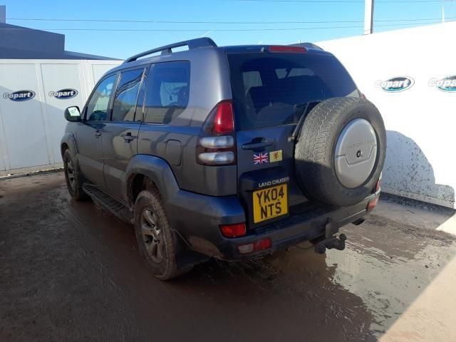 bontott TOYOTA LAND CRUISER Felső Hűtőburkolat