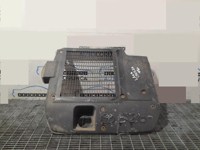 bontott TOYOTA LAND CRUISER Felső Hűtőburkolat