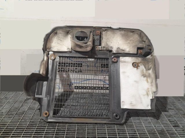 bontott TOYOTA LAND CRUISER Felső Hűtőburkolat