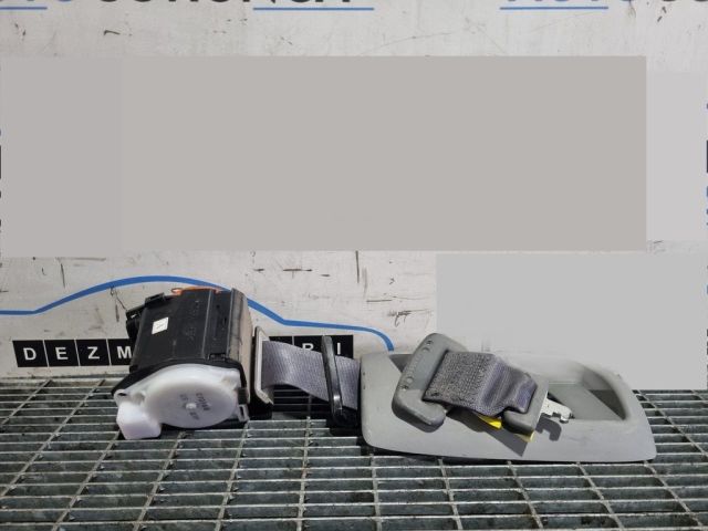 bontott TOYOTA LAND CRUISER Hátsó középső Biztonsági Öv