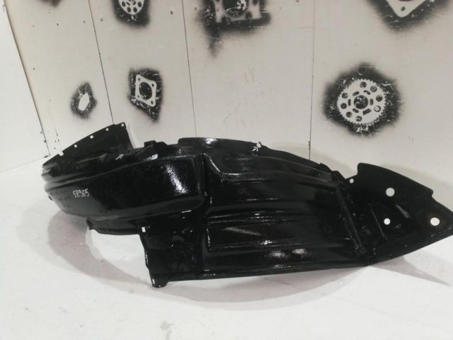 bontott TOYOTA LAND CRUISER Jobb első Dobbetét (Kerékjárati, Műanyag)