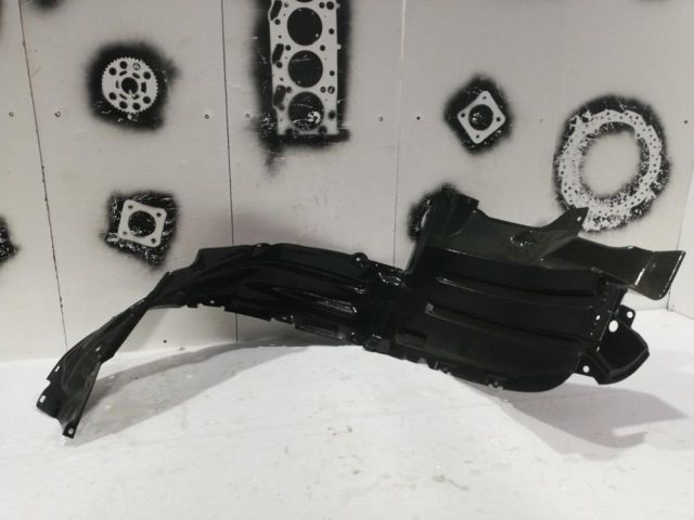 bontott TOYOTA LAND CRUISER Jobb első Dobbetét (Kerékjárati, Műanyag)