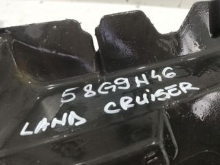 bontott TOYOTA LAND CRUISER Jobb első Dobbetét (Kerékjárati, Műanyag)