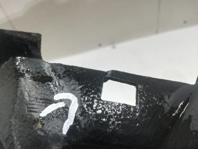 bontott TOYOTA LAND CRUISER Jobb első Dobbetét (Kerékjárati, Műanyag)