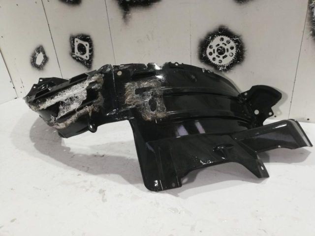 bontott TOYOTA LAND CRUISER Jobb első Dobbetét (Kerékjárati, Műanyag)