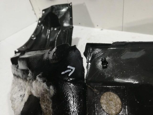 bontott TOYOTA LAND CRUISER Jobb első Dobbetét (Kerékjárati, Műanyag)