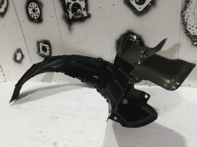 bontott TOYOTA LAND CRUISER Jobb első Dobbetét (Kerékjárati, Műanyag)