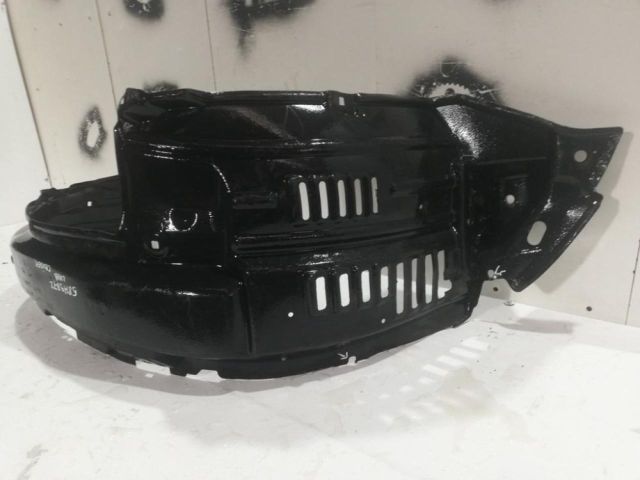 bontott TOYOTA LAND CRUISER Jobb első Dobbetét (Kerékjárati, Műanyag)