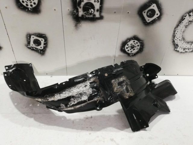 bontott TOYOTA LAND CRUISER Jobb első Dobbetét (Kerékjárati, Műanyag)