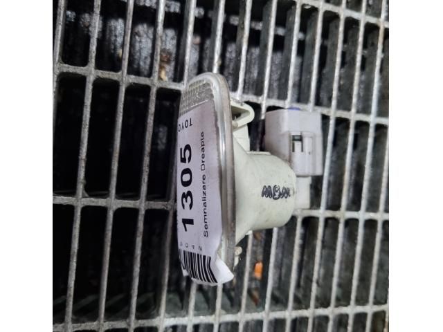 bontott TOYOTA LAND CRUISER Jobb első Sárvédő Irányjelző