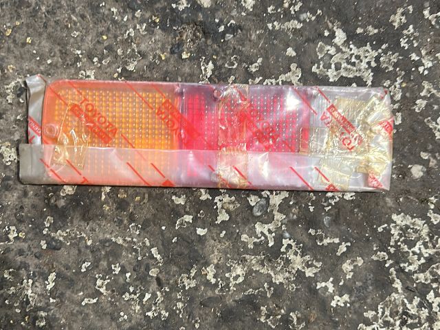 bontott TOYOTA LAND CRUISER Jobb hátsó Lámpabúra