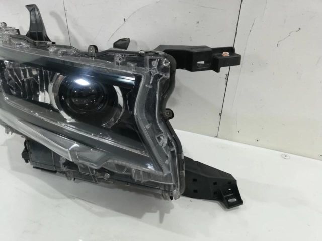 bontott TOYOTA LAND CRUISER Jobb Ledes Fényszóró