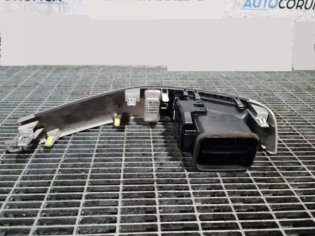 bontott TOYOTA LAND CRUISER Középső Szellőző