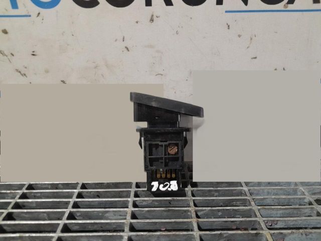 bontott TOYOTA LAND CRUISER Vészvillogó Kapcsoló