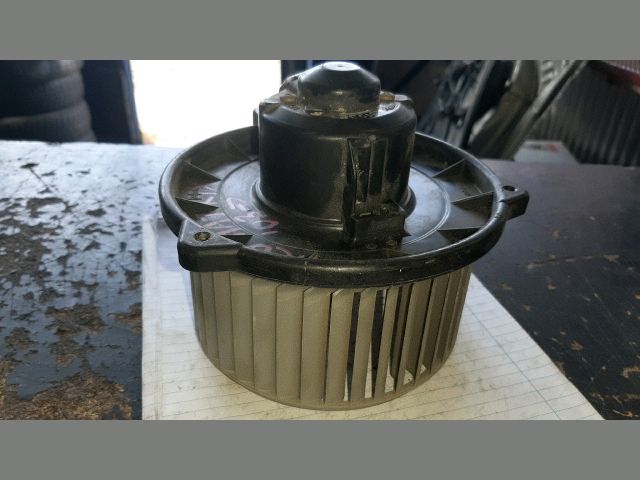 bontott TOYOTA MATRIX Fűtőmotor (Nem klímás)