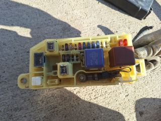 bontott TOYOTA MR 2 Biztosítéktábla Motortér