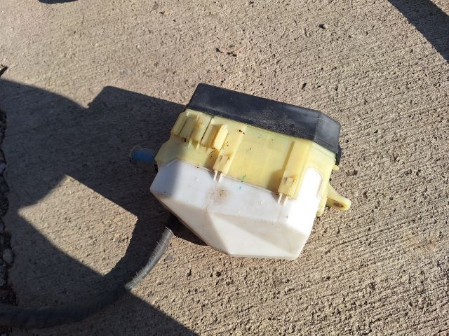 bontott TOYOTA MR 2 Biztosítéktábla Motortér