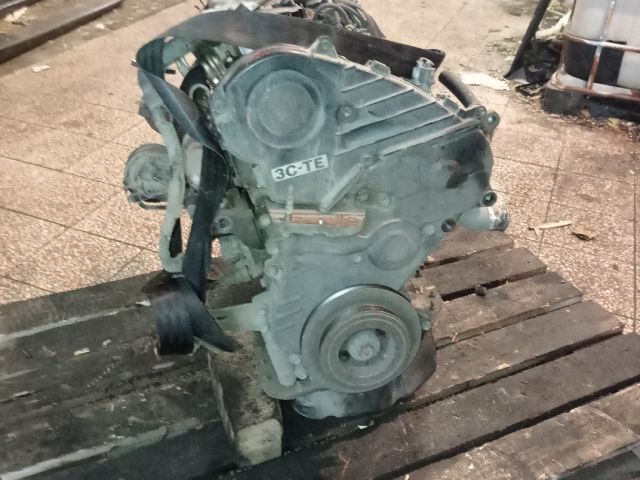 bontott TOYOTA PICNIC Motor (Fűzött blokk hengerfejjel)