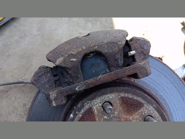 bontott TOYOTA PREVIA Bal első Féknyereg Munkahengerrel