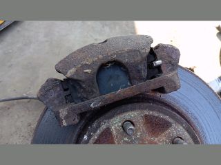 bontott TOYOTA PREVIA Bal első Féknyereg Munkahengerrel