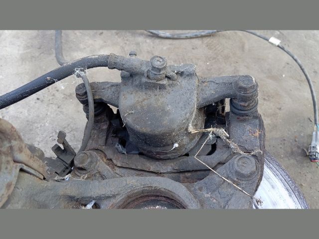 bontott TOYOTA PREVIA Bal első Féknyereg Munkahengerrel