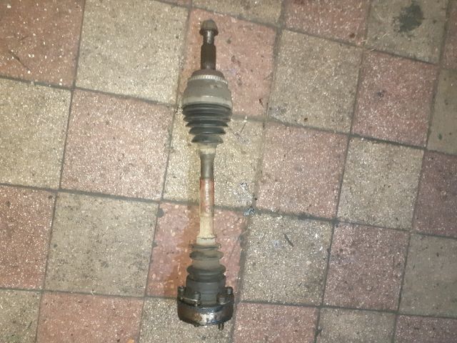 bontott TOYOTA PREVIA Bal Féltengely