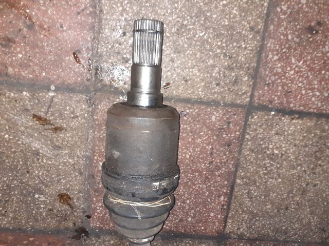 bontott TOYOTA PREVIA Bal Féltengely