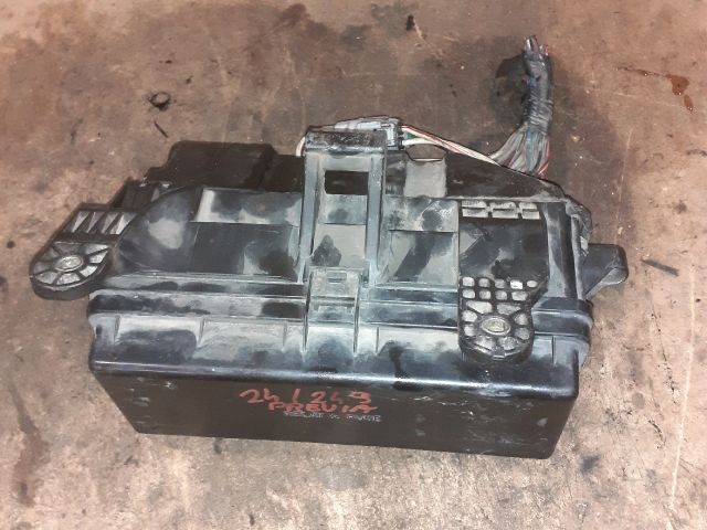 bontott TOYOTA PREVIA Biztosítéktábla Motortér