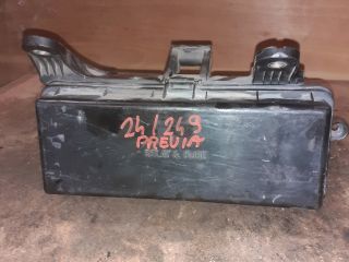 bontott TOYOTA PREVIA Biztosítéktábla Motortér