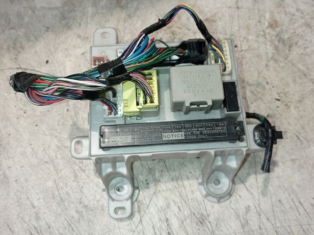 bontott TOYOTA PREVIA Biztosítéktábla Motortér