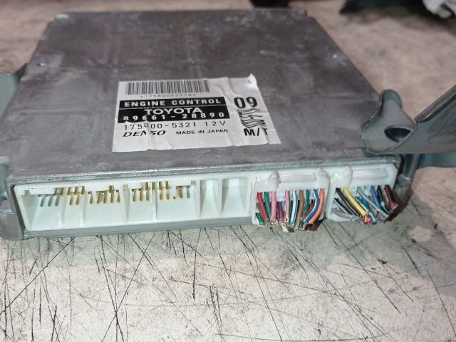 bontott TOYOTA PREVIA Motorvezérlő